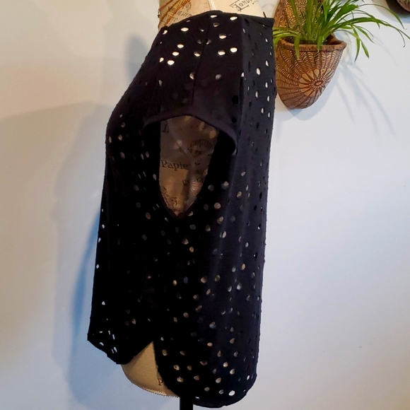 Chaus see through holes design shirt - Picture 2 of 6